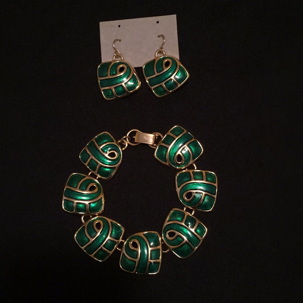 Bracelet & Earrings set Green enamel on goldtone